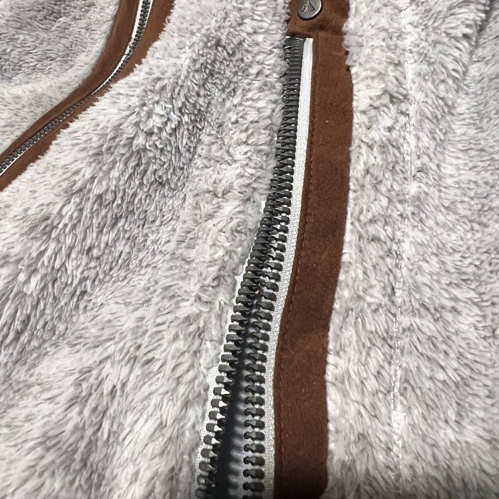 L.L. Bean Gray Fleece Vest with faux suede Accents - Picture 4 of 4
